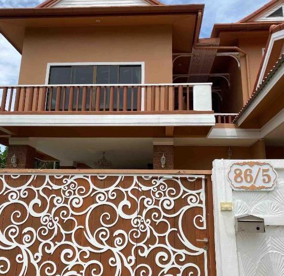 בית מלון כפרי Poo Villa Rawai