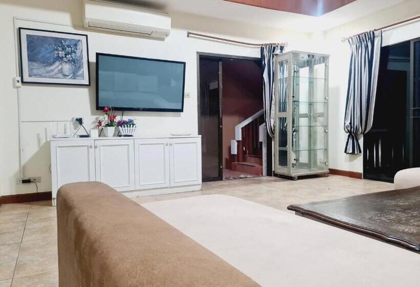 בית מלון כפרי Poo Villa Rawai