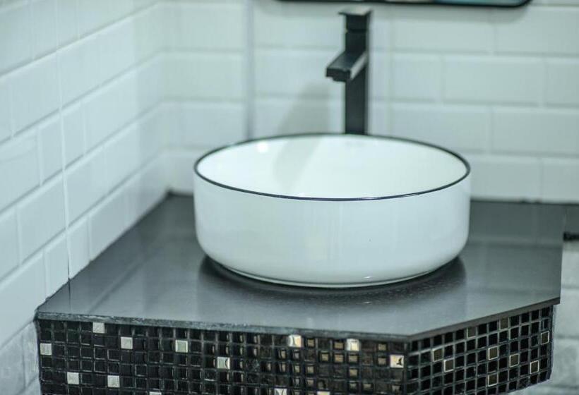 ホテル Reboot Retreat