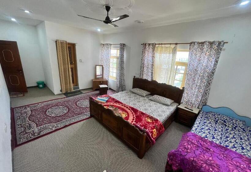 בית מלון כפרי Shahin Heritage And Homestays