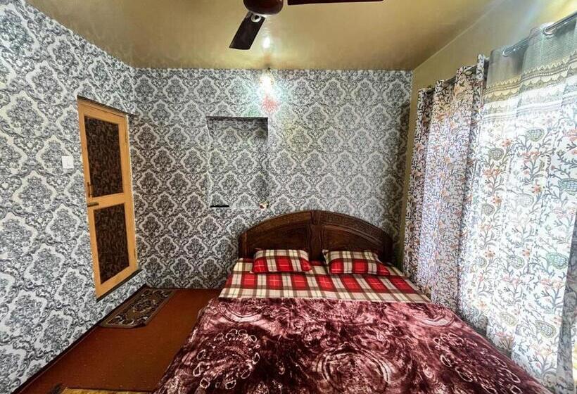 בית מלון כפרי Shahin Heritage And Homestays