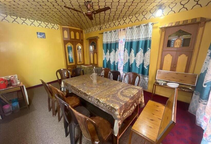 בית מלון כפרי Shahin Heritage And Homestays