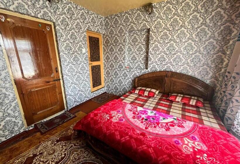 בית מלון כפרי Shahin Heritage And Homestays