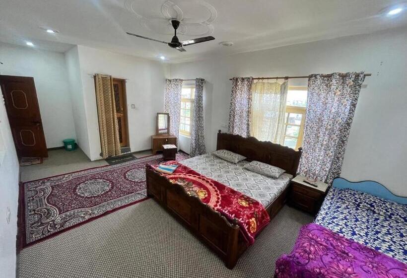 בית מלון כפרי Shahin Heritage And Homestays