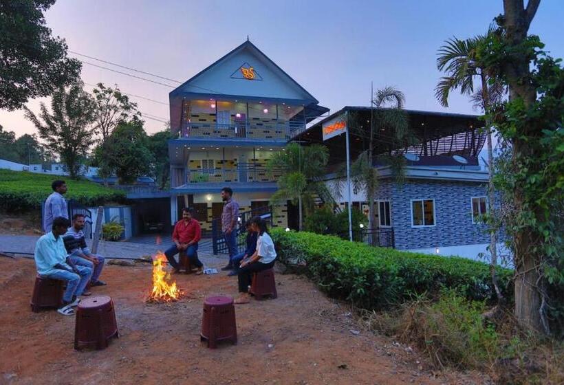 בית מלון כפרי Svarga Resort