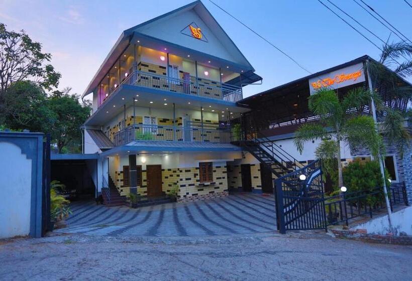 בית מלון כפרי Svarga Resort