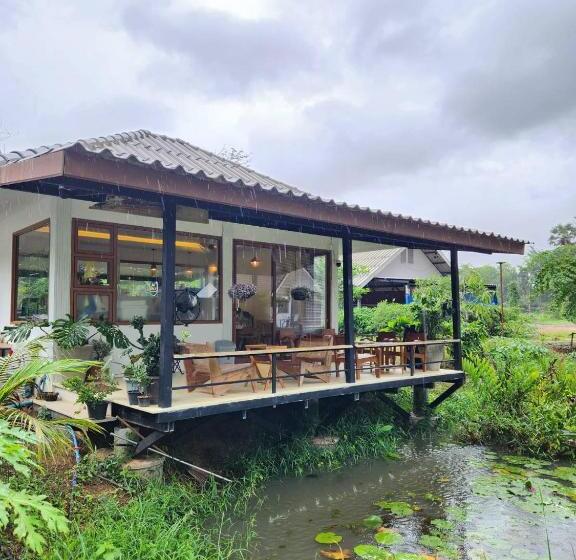 فندق The Duck Cafe And Resort