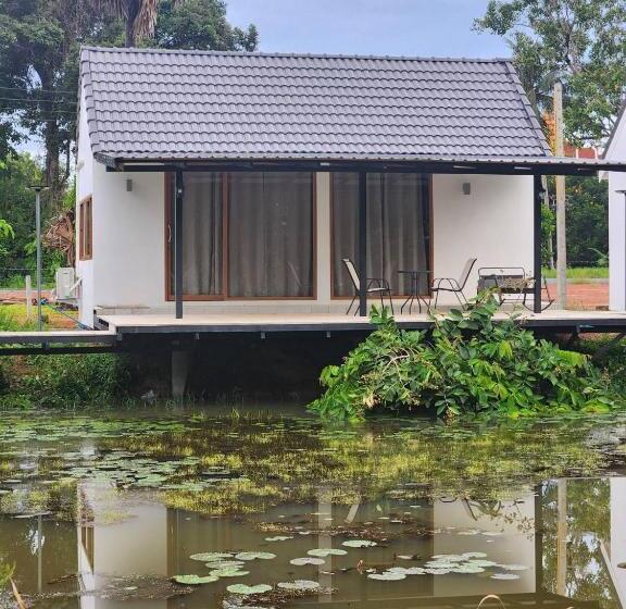 فندق The Duck Cafe And Resort