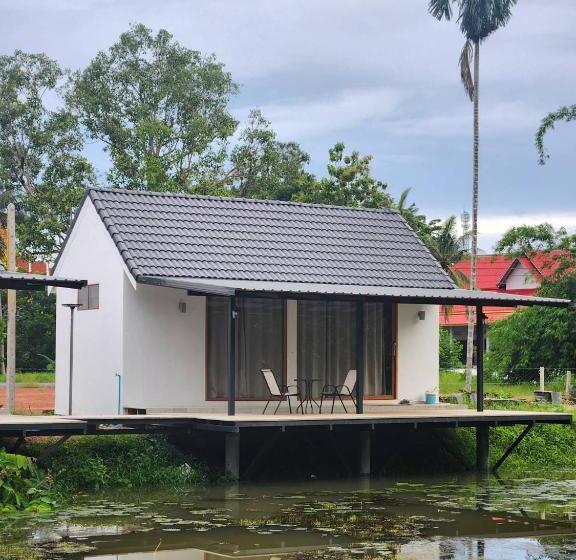 فندق The Duck Cafe And Resort