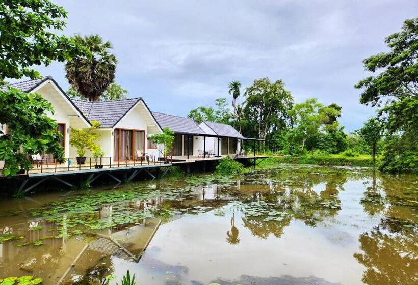 فندق The Duck Cafe And Resort