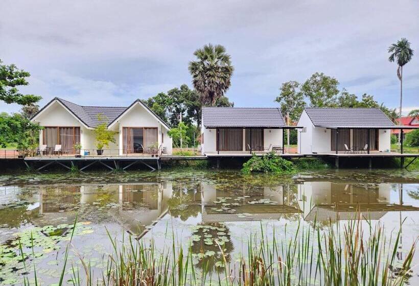 فندق The Duck Cafe And Resort