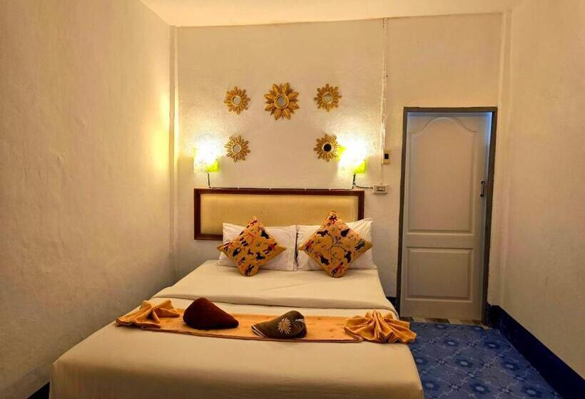 בית מלון כפרי The Nanda Beach Resort