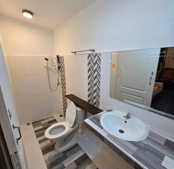 בית מלון כפרי The Nanda Beach Resort