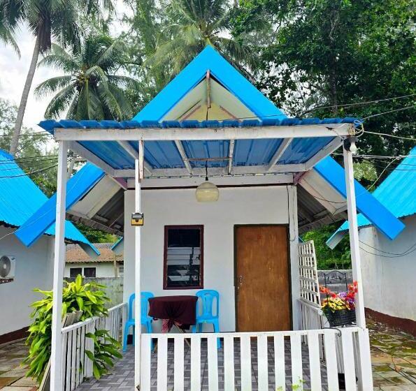 בית מלון כפרי The Nanda Beach Resort