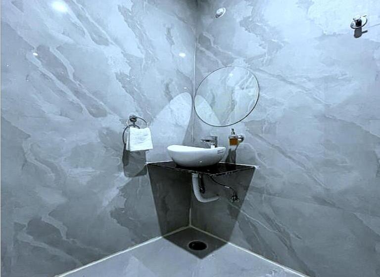 호텔 Vrinda Niddhivan ! Fully Ac, Prem Mandir At Walking Distance ! Just Near The Iskcon Temple   2