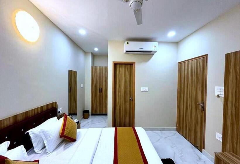 호텔 Vrinda Niddhivan ! Fully Ac, Prem Mandir At Walking Distance ! Just Near The Iskcon Temple   2