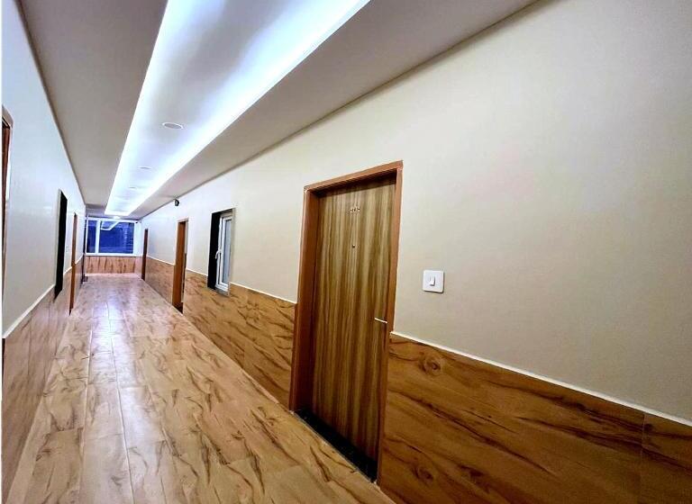 호텔 Vrinda Niddhivan ! Fully Ac, Prem Mandir At Walking Distance ! Just Near The Iskcon Temple   2