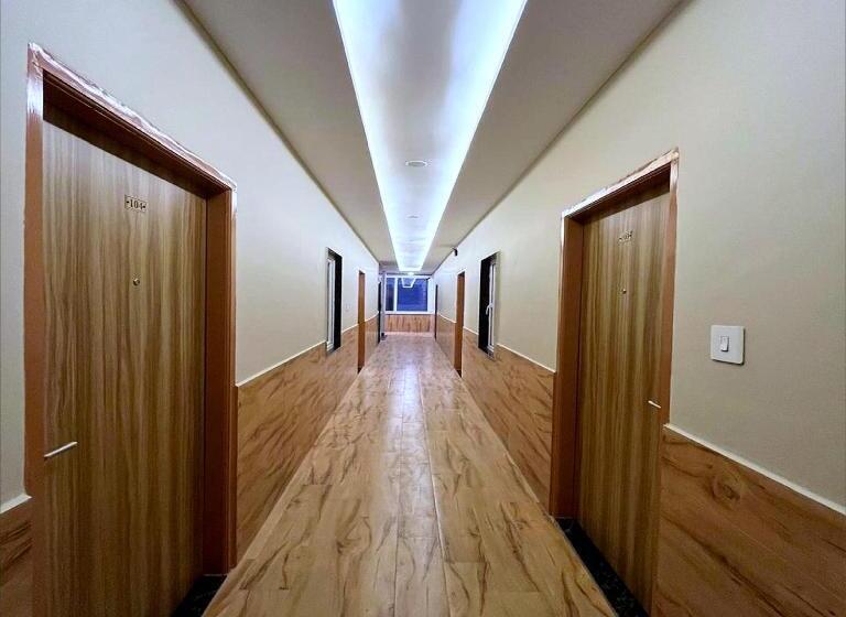 호텔 Vrinda Niddhivan ! Fully Ac, Prem Mandir At Walking Distance ! Just Near The Iskcon Temple   2