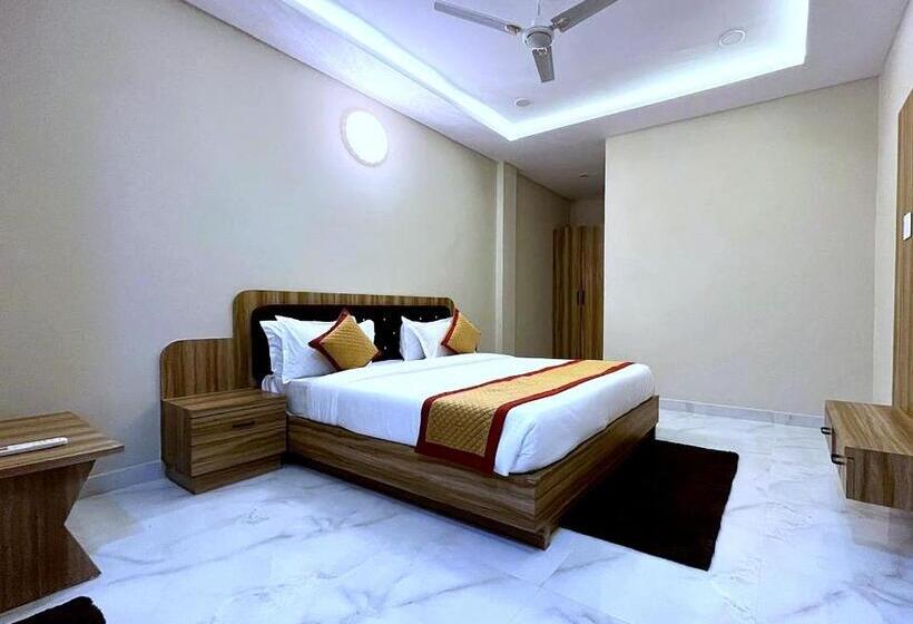 호텔 Vrinda Niddhivan ! Fully Ac, Prem Mandir At Walking Distance ! Just Near The Iskcon Temple   2