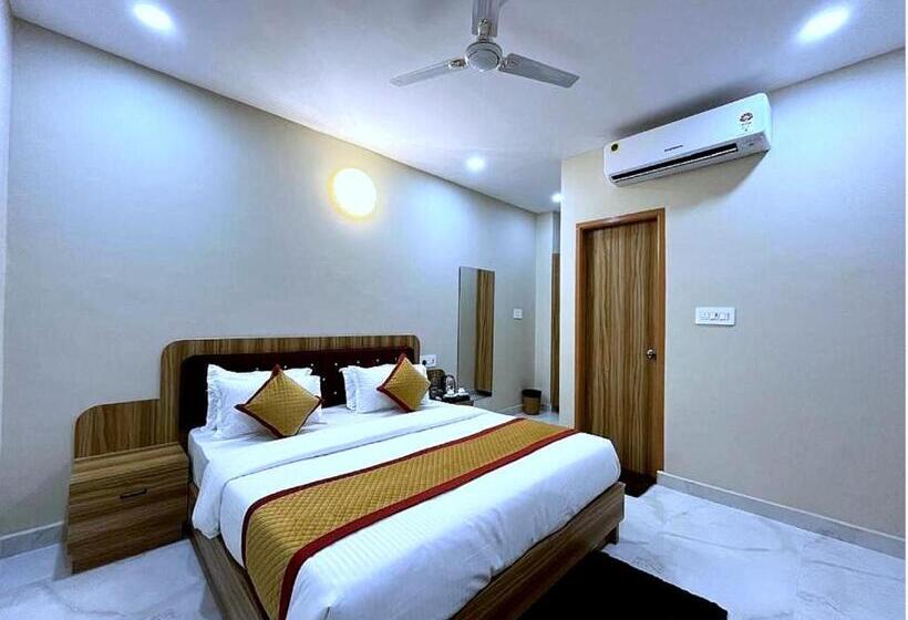 호텔 Vrinda Niddhivan ! Fully Ac, Prem Mandir At Walking Distance ! Just Near The Iskcon Temple   2