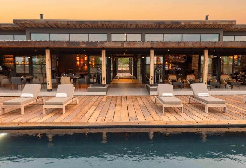 בית מלון כפרי Ximuwu Safari Lodge