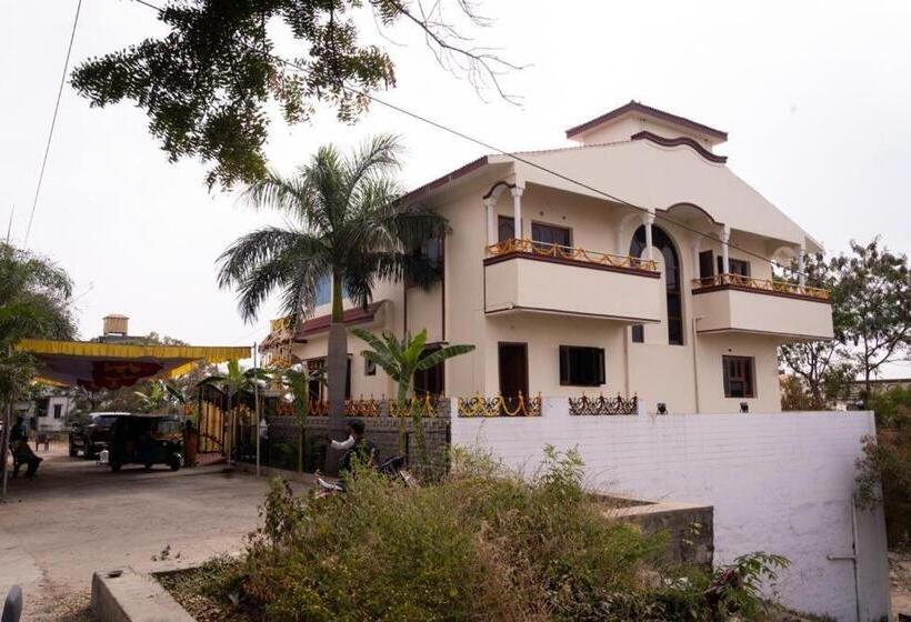 펜션 Arshiv S Mansion