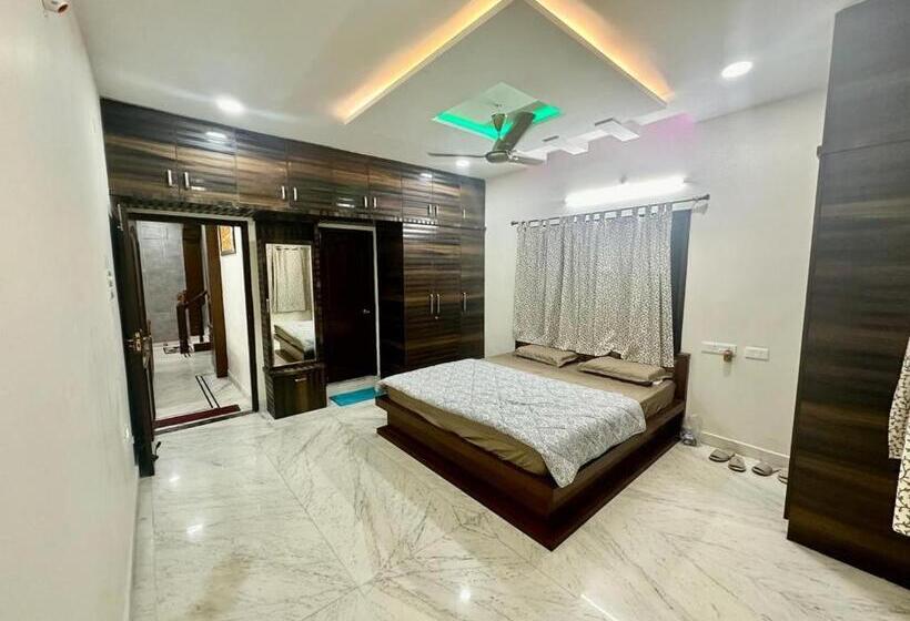 펜션 Arshiv S Mansion