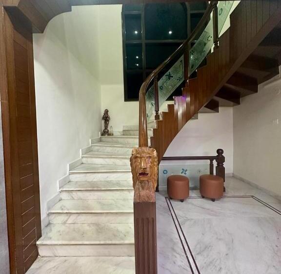 펜션 Arshiv S Mansion