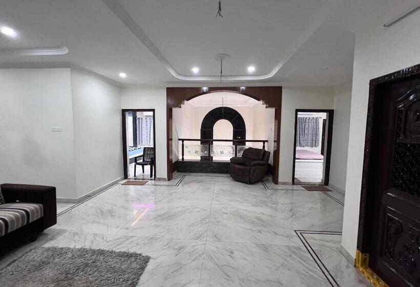 펜션 Arshiv S Mansion