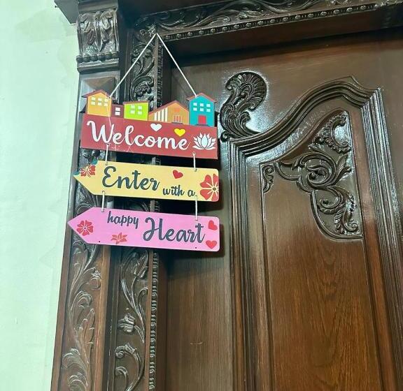 펜션 Arshiv S Mansion