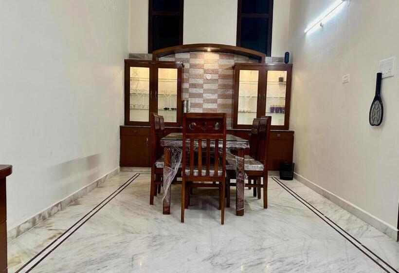 펜션 Arshiv S Mansion