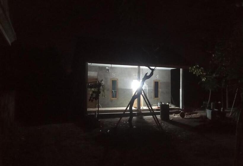 פנסיון Cahyachaya House