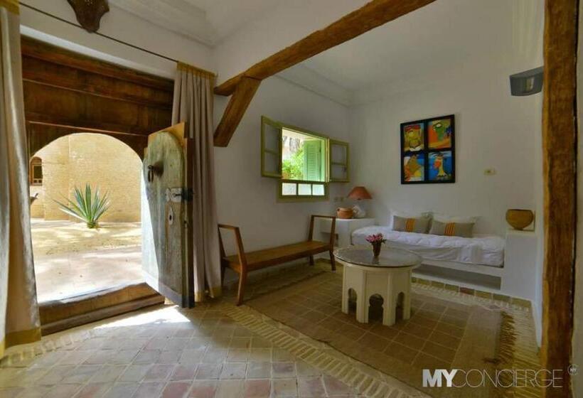 פנסיון Dar Tozria