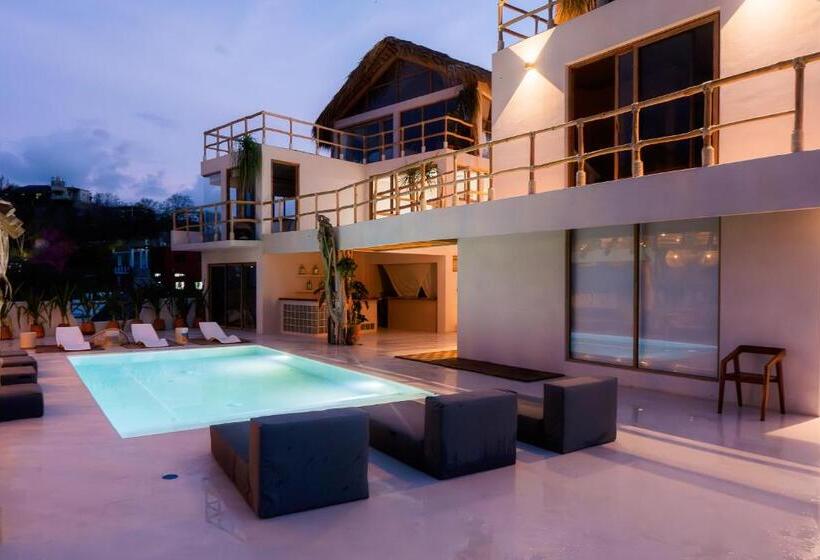 بنسيون Hostal Xeno