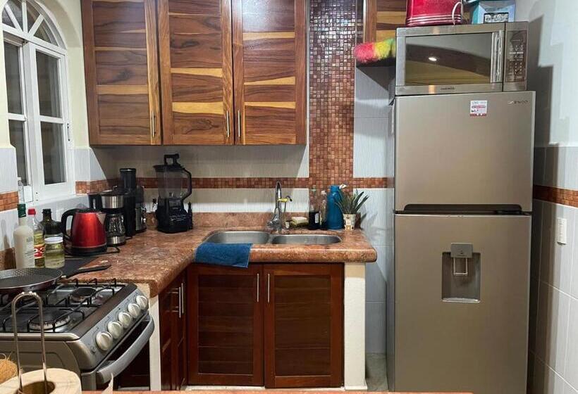 پانسیون Leopolds Village