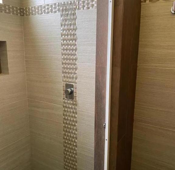 پانسیون Leopolds Village