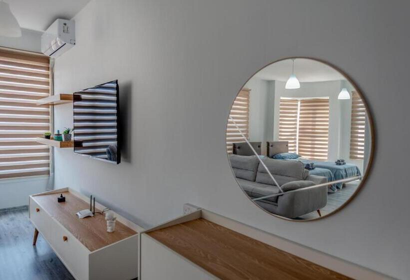 Пансион Nicosia Suites