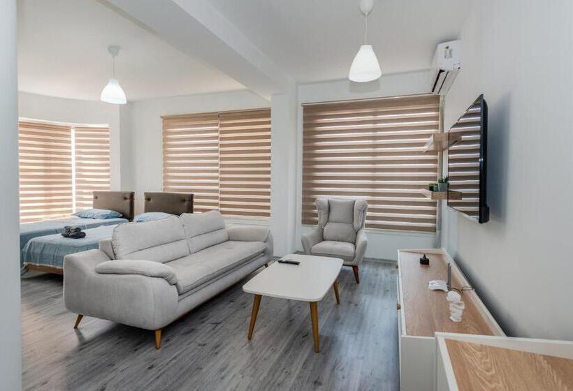 Пансион Nicosia Suites