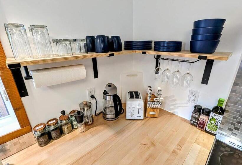 膳宿费 Private Suite Close To The Airport & Food Scene!