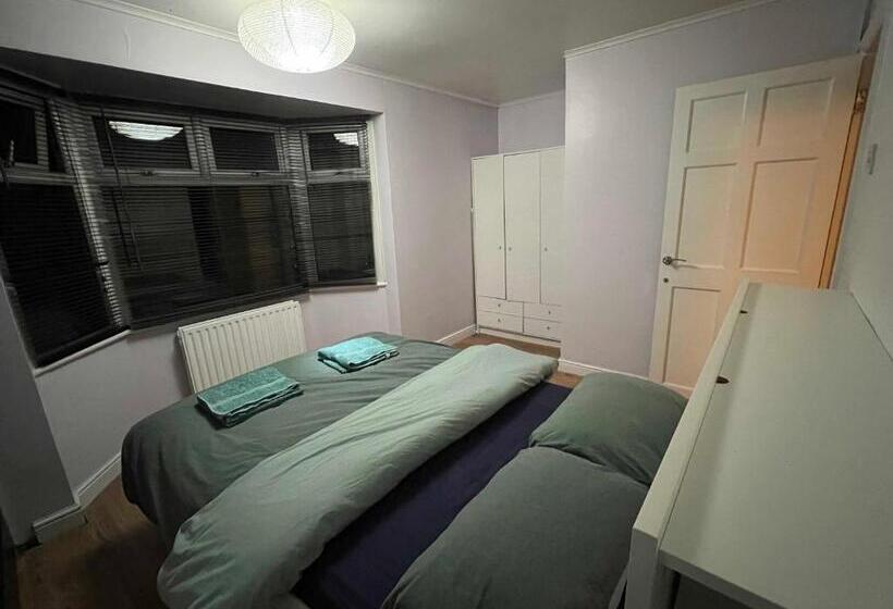 פנסיון Room In Dartford