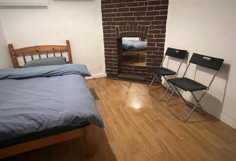 פנסיון Room In Dartford