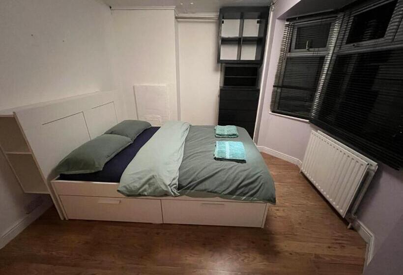 פנסיון Room In Dartford