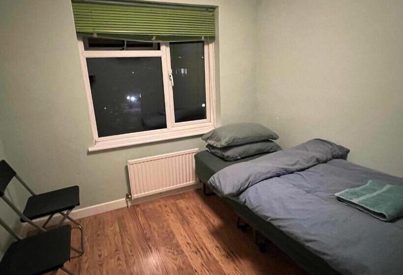 פנסיון Room In Dartford