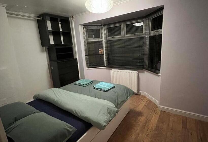 פנסיון Room In Dartford
