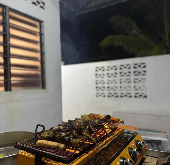 بنسيون Rumah Jambu Manis Netflix,free Wifi, 3 Minutes To Kuala Berang