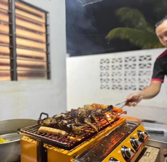 بنسيون Rumah Jambu Manis Netflix,free Wifi, 3 Minutes To Kuala Berang