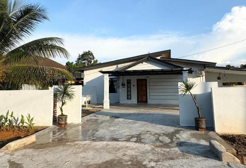 膳宿费 Rumah Jambu Manis Netflix,free Wifi, 3 Minutes To Kuala Berang