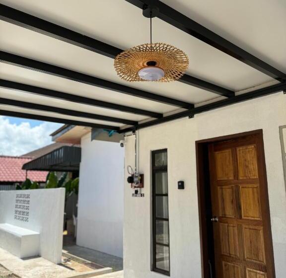 بنسيون Rumah Jambu Manis Netflix,free Wifi, 3 Minutes To Kuala Berang