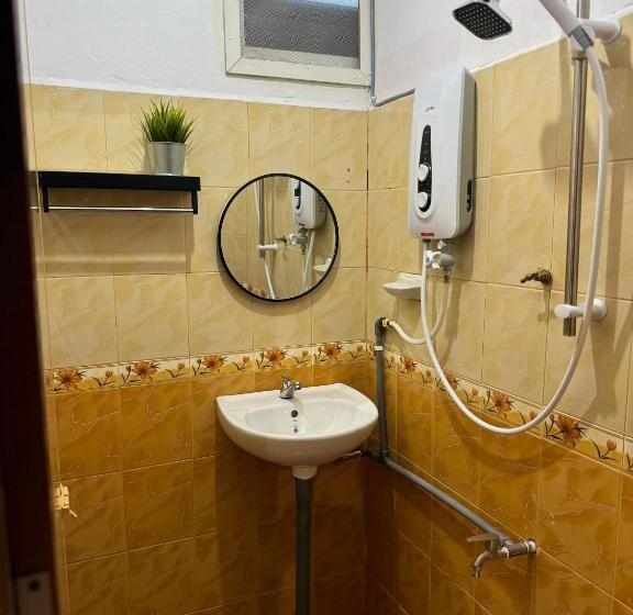 بنسيون Rumah Jambu Manis Netflix,free Wifi, 3 Minutes To Kuala Berang