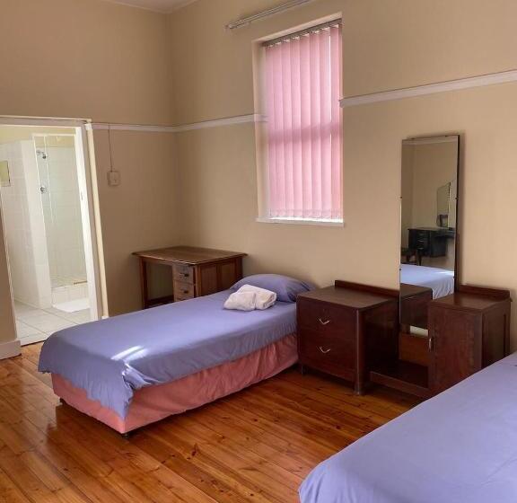 פנסיון St Luke S Retreat Centre And Guest House